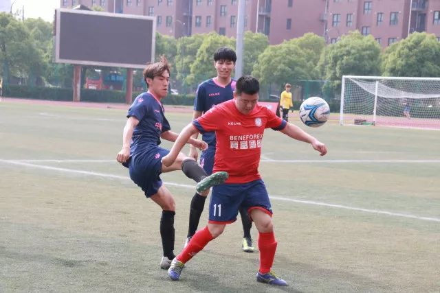 为什么英超会是第一联赛？这两个“小球会”的故事，告诉你答案